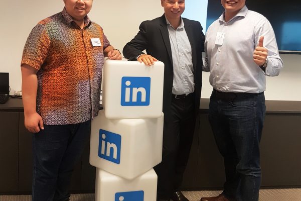 Our Managing Director, Mr Low Fang Kai attended an executive event at LinkedIn Asia-Pacific HQ Singapore on 27/11/2017 with Fred Kofman, author of the highly-acclaimed Conscious Business: How to build Value Through Values and VP of Leadership at LinkedIn.