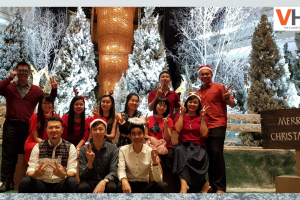 Isn't December the most wonderful time of the year? Let’s celebrate this Christmas season with good friends and cheer. A very Merry Christmas to everyone from team VHR!