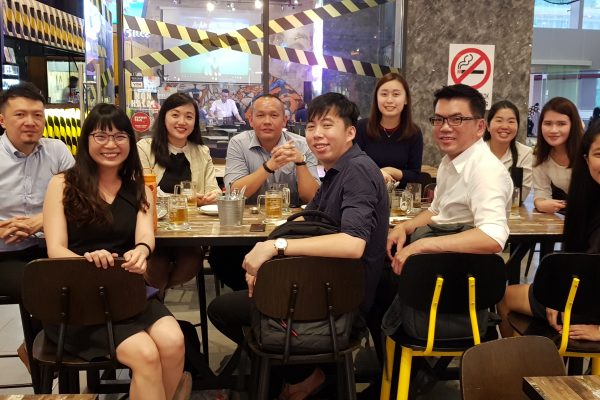 Throwback to our mini mid-week catch-up session over pizzas and fried chickens! We were lucky that Friday came slightly earlier for all of us here. TGIF and have a great weekend everyone!
