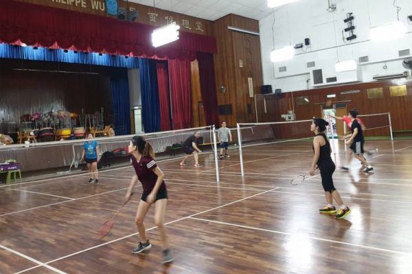 Another throwback photo to December'19 when VHRians had fun "smashing" each other. Can you guess who is a pro at badminton?